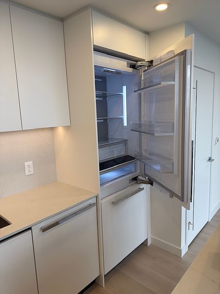 Surrey Apartment for rent - 2 Bedrooms — photo 4