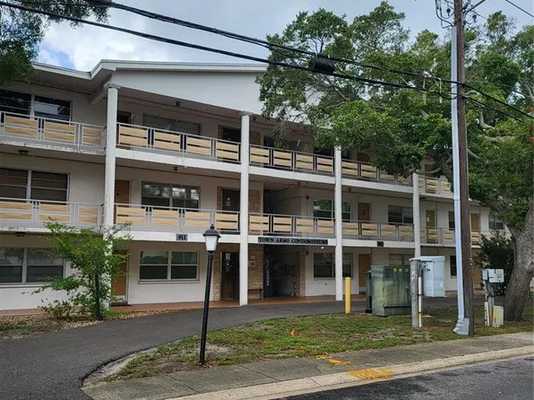 911 Washington Ave APT 306, Largo, FL 33770