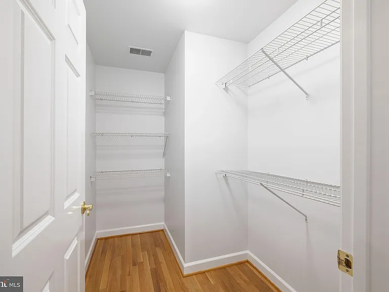 711 Lamberton Dr — Photo 36