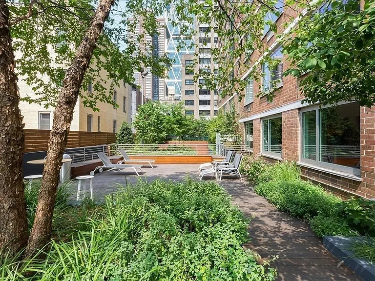 301 W 53rd St #21B — Photo 18