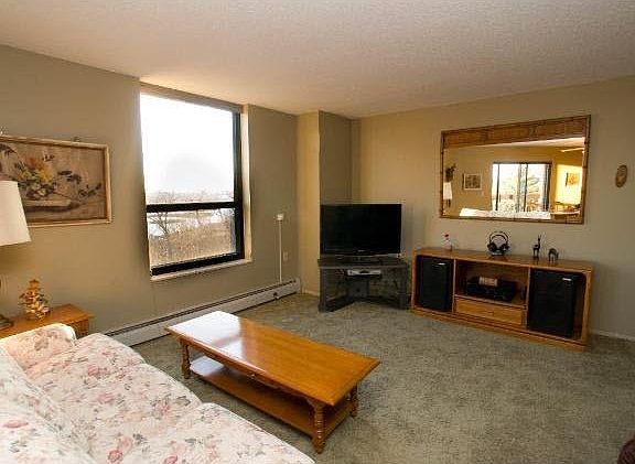 4th image of 6615 Lake Shore Drive S