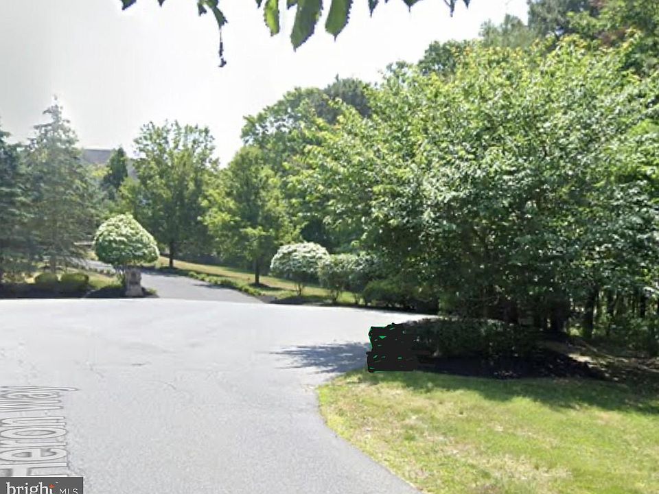 2nd image of 205 Blue Heron Ct