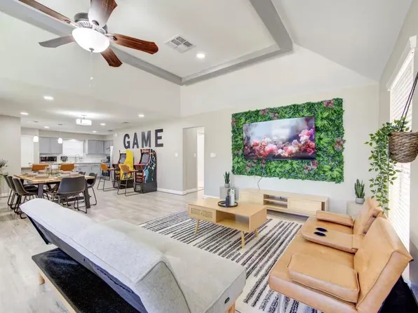 6131 Gladewell Dr, Houston, TX 77072