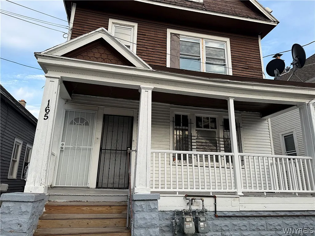 2 bed, 1.0 bath, 1240 sqft, $1,300 — Photo 1