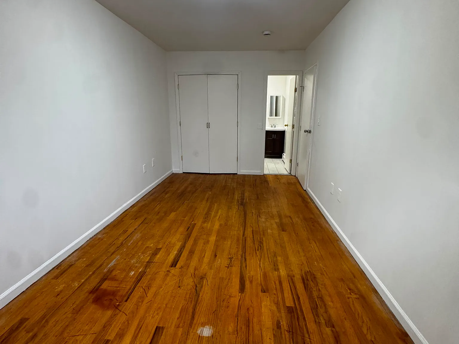 3 bed, 700 sqft, $3,000 — Photo 2