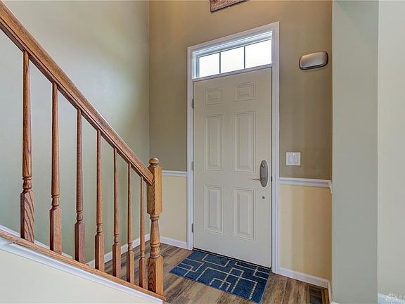 3rd image of 2417 Queensway Dr