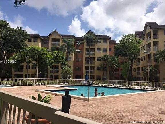 5th image of 8205 Lake Dr #105