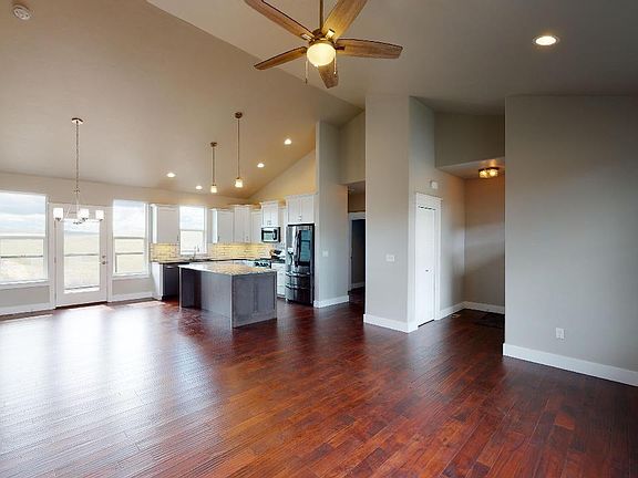 5th image of 585 Sw Wallowa Street