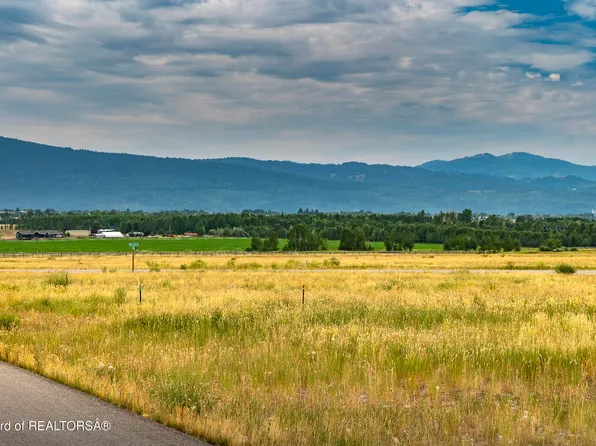 566 Royal Elk Cir, Victor, ID 83455