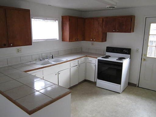 3rd image of 204 S Columbus Ave