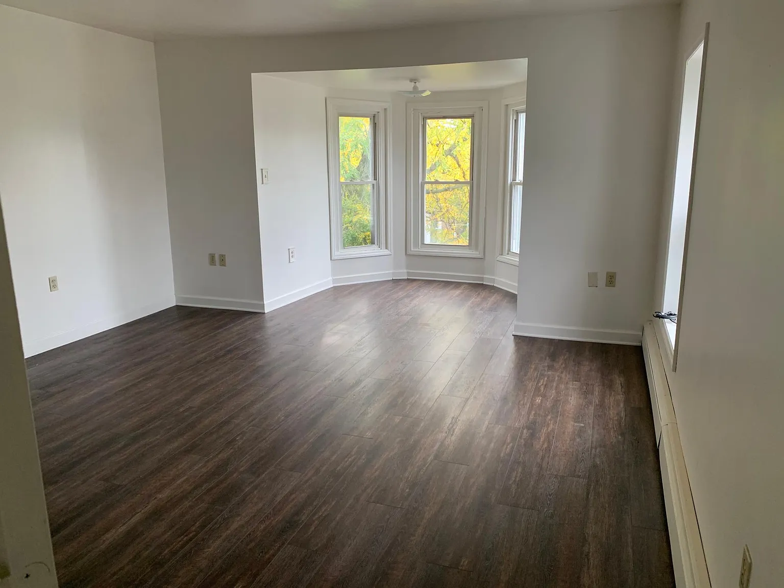 3 bed, $1,845 — Photo 1