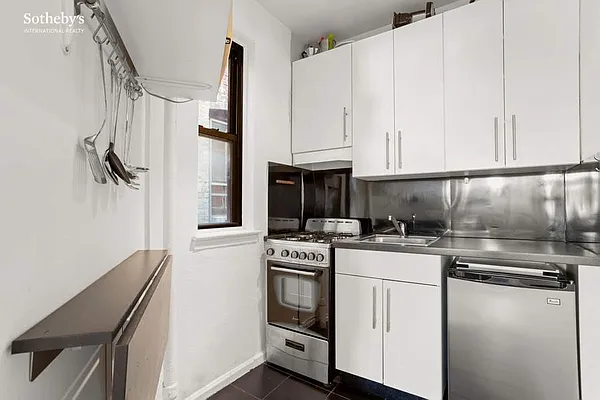 Sold by Sotheby's International Realty | media 6
