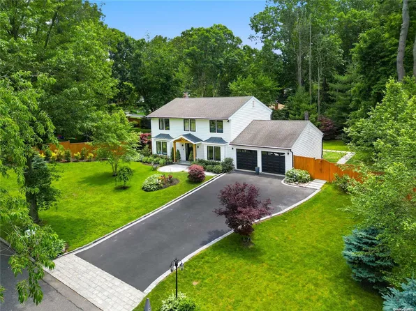 2 Foxmeadow Drive, Dix Hills, NY 11746