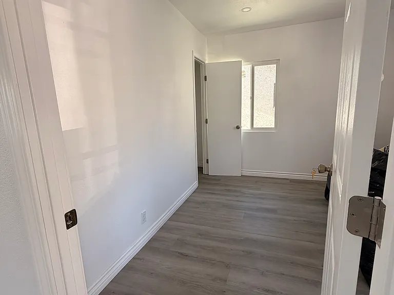1092 Gardenia Ave — Photo 7