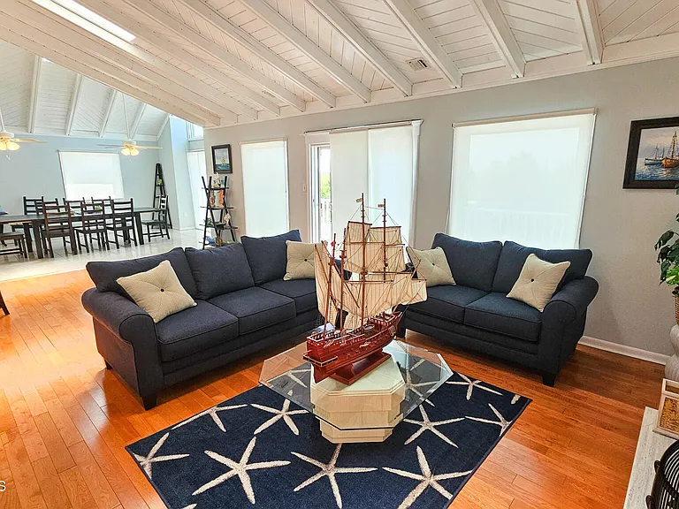 702 Newell Ave — Photo 12
