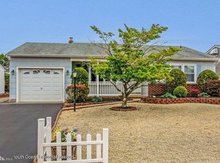 8 Garrett Rd, Toms River, NJ 08757