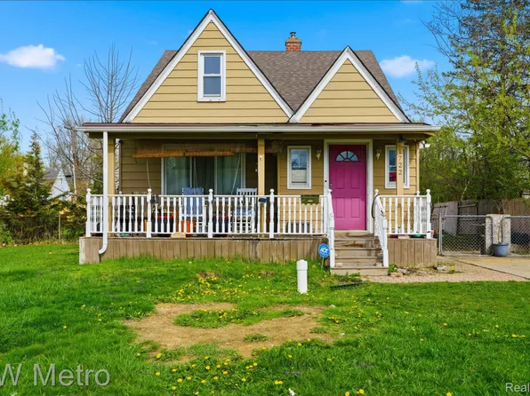 1722 Deering St, Garden City, MI 48135