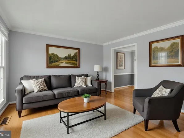 9318 Hines Estates Dr, Parkville, MD 21234