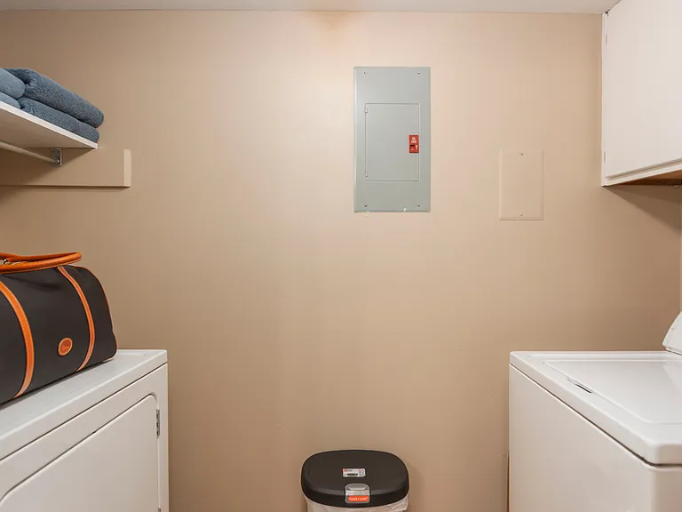 510 E Gillespie St #B8 — Photo 18