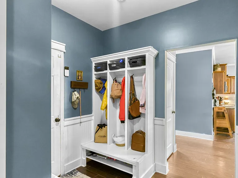 324 Frontier Cir — Photo 33