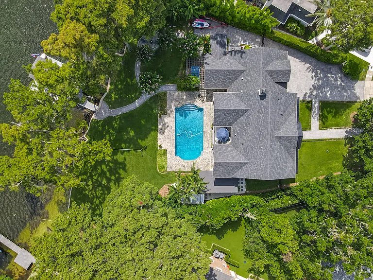 Large Backyard with 100'+ lake frontage