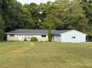 2 Hickory Rdg, Charleston, IL 61920