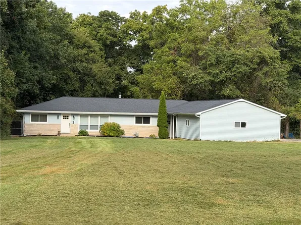 2 Hickory Rdg, Charleston, IL 61920