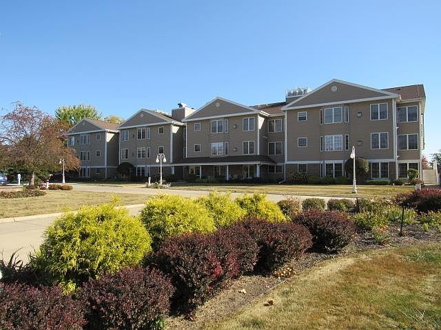 1st image of 410 N Maple St Suite 204