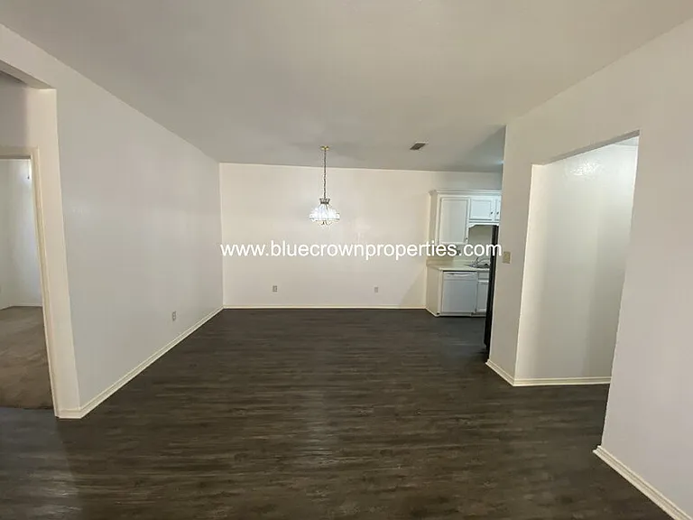 10307 Lone Pine Ln — Photo 3