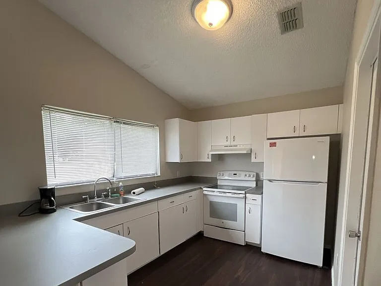 319 Oak Track Dr — Photo 5