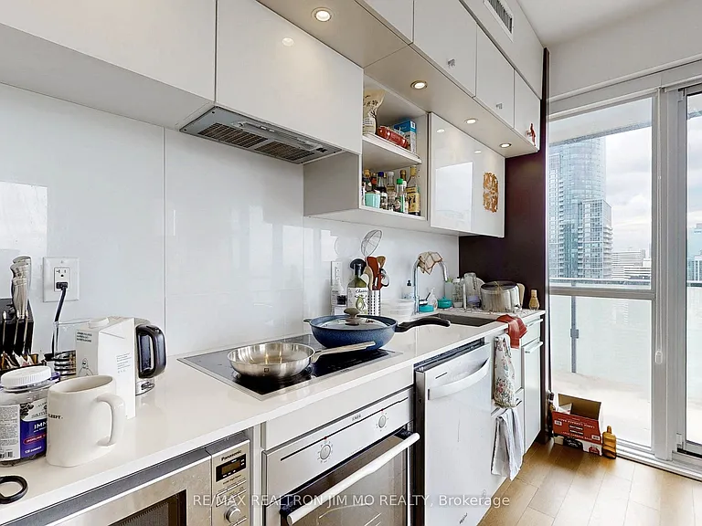 15 Grenville St #3503 — Photo 9