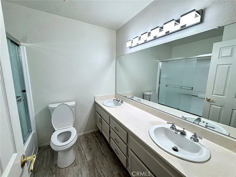 12789 Yorkshire Dr — Photo 23