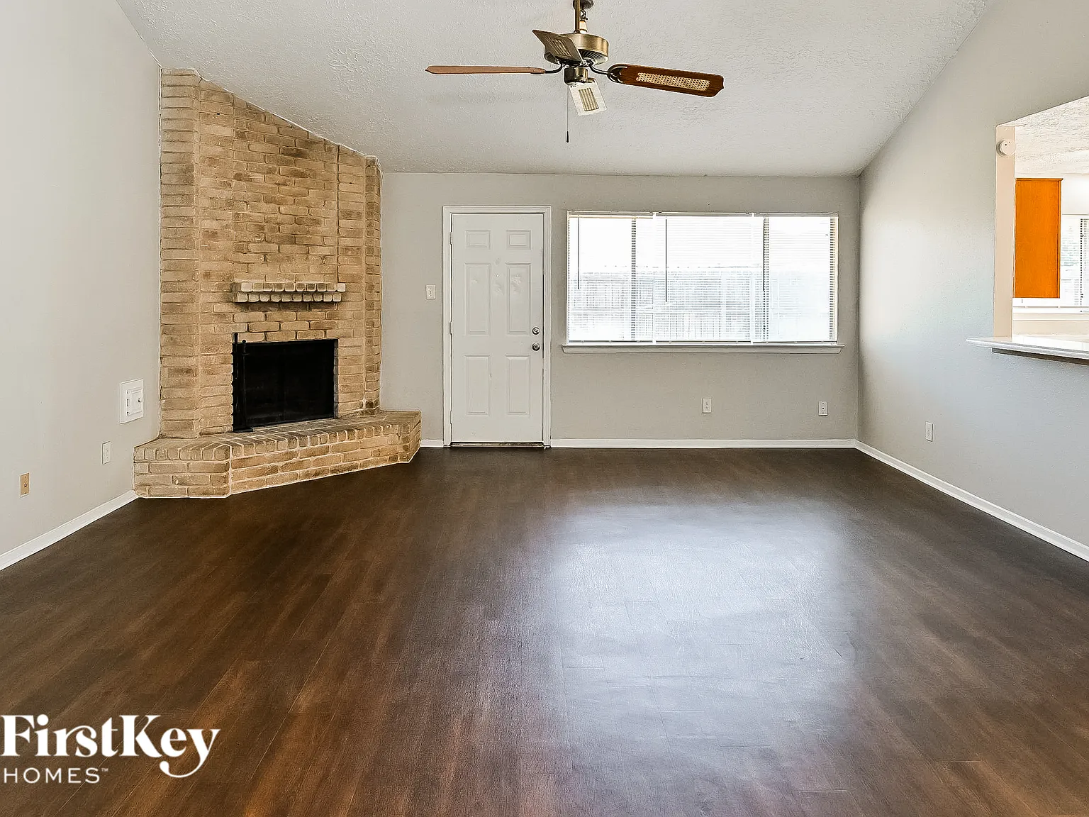 3 bed, 2.0 bath, 1636 sqft, $2,140 — Photo 2