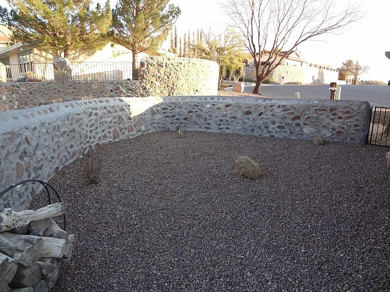 320 Barbaree Dr — Photo 16