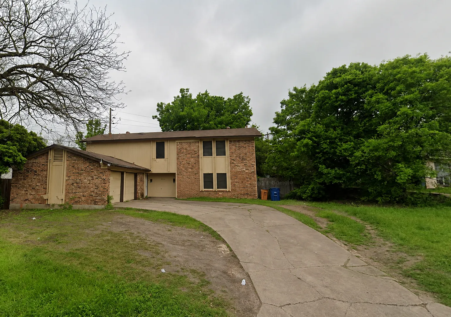 D2048 - 8521 Dryfield Drive A/B — Photo 2