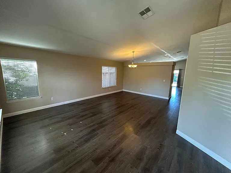 1145 Stonecrest Dr — Photo 2
