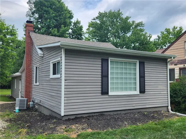 19520 Drake Rd, Strongsville, OH 44149