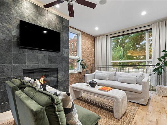 4th image of 1355 W Erie St #1
