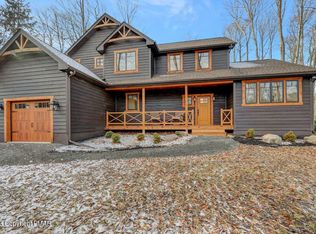 5261 Woodland Ave, Pocono Pines, PA