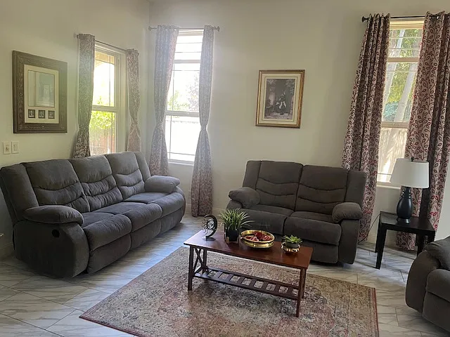 5 bed, 2900 sqft, $5,350 — Photo 4