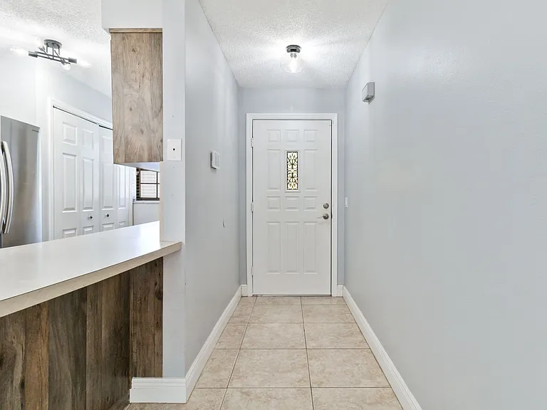 3528 Bay Ct — Photo 6