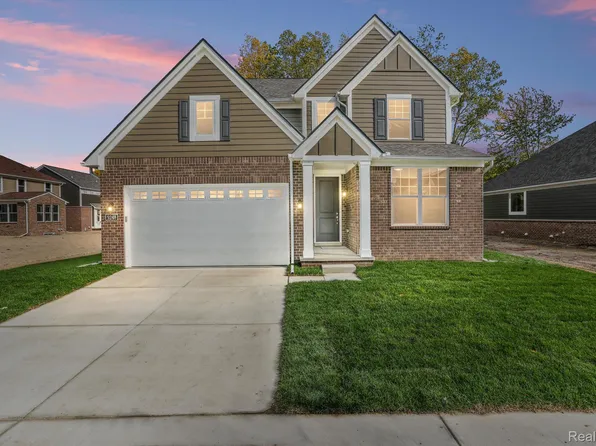 2436 Parkshore Dr, Commerce Township, MI 48382