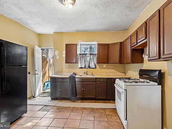 5th image of 1121 McKean Ave