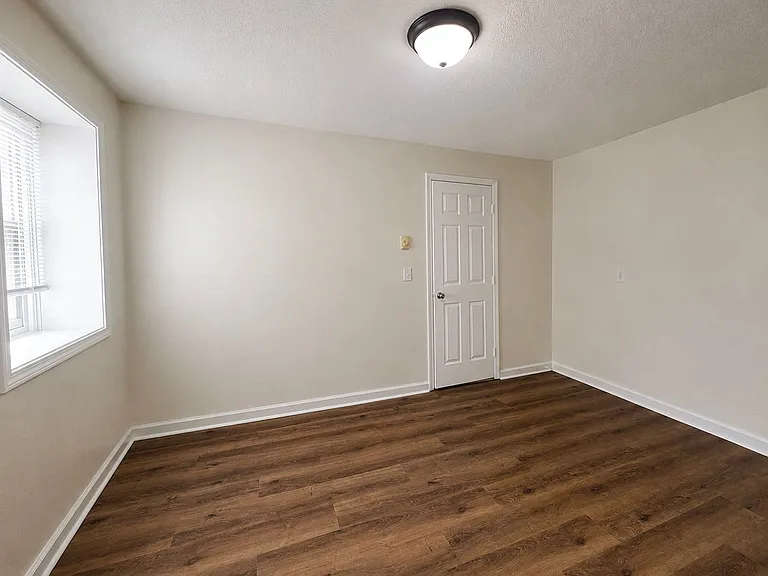 217 E Whitesboro St — Photo 18