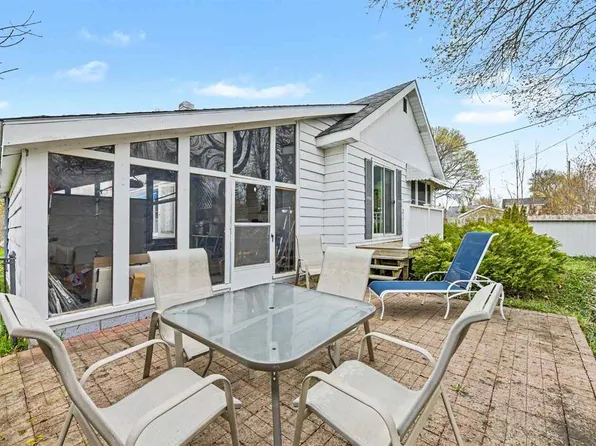404 May St, Charlevoix, MI 49720