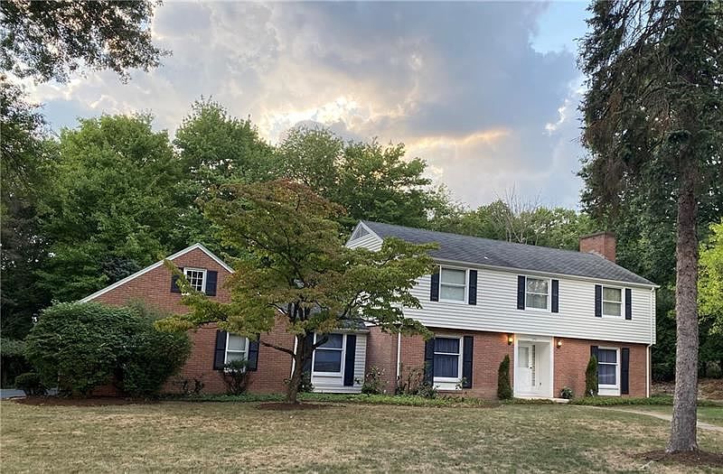 1st image of 340 Maple Dr