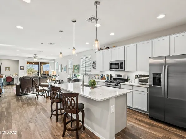 11825 E Becker Dr, Vail, AZ 85641
