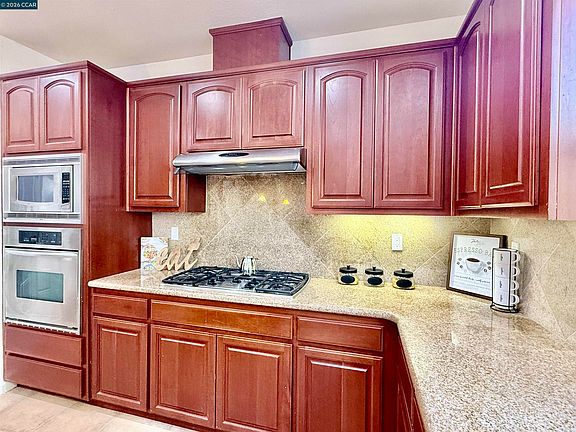 3rd image of 7240 Willow Creek Cir