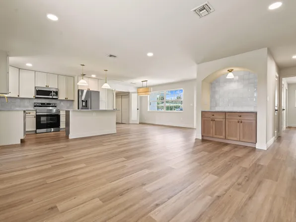 328 Balsam St, Palm Beach Gardens, FL 33410