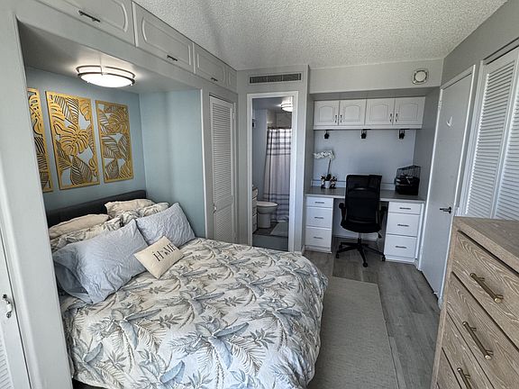 2nd image of 225 Queen St #17B-1